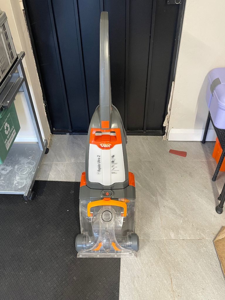VAX CARPET CLEANING MACHINE 