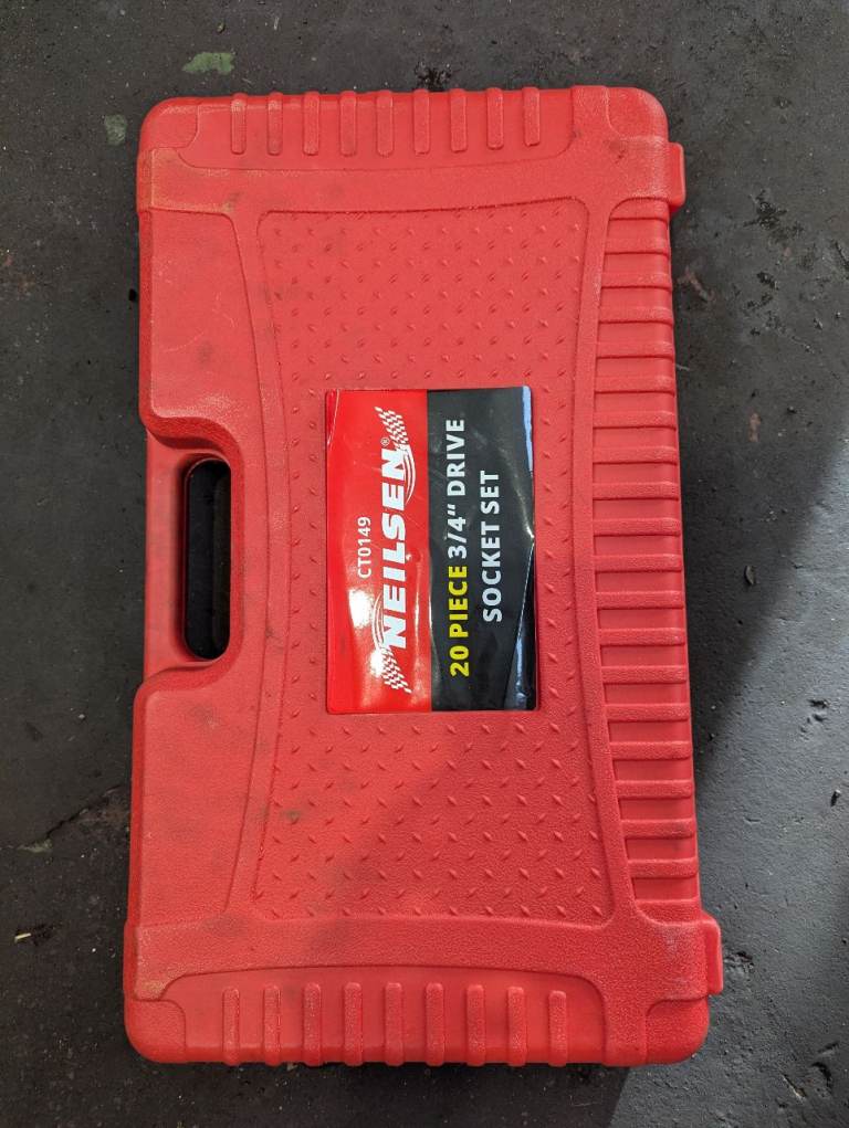 Neilsen Large 3/4 inch ratchet and socket set