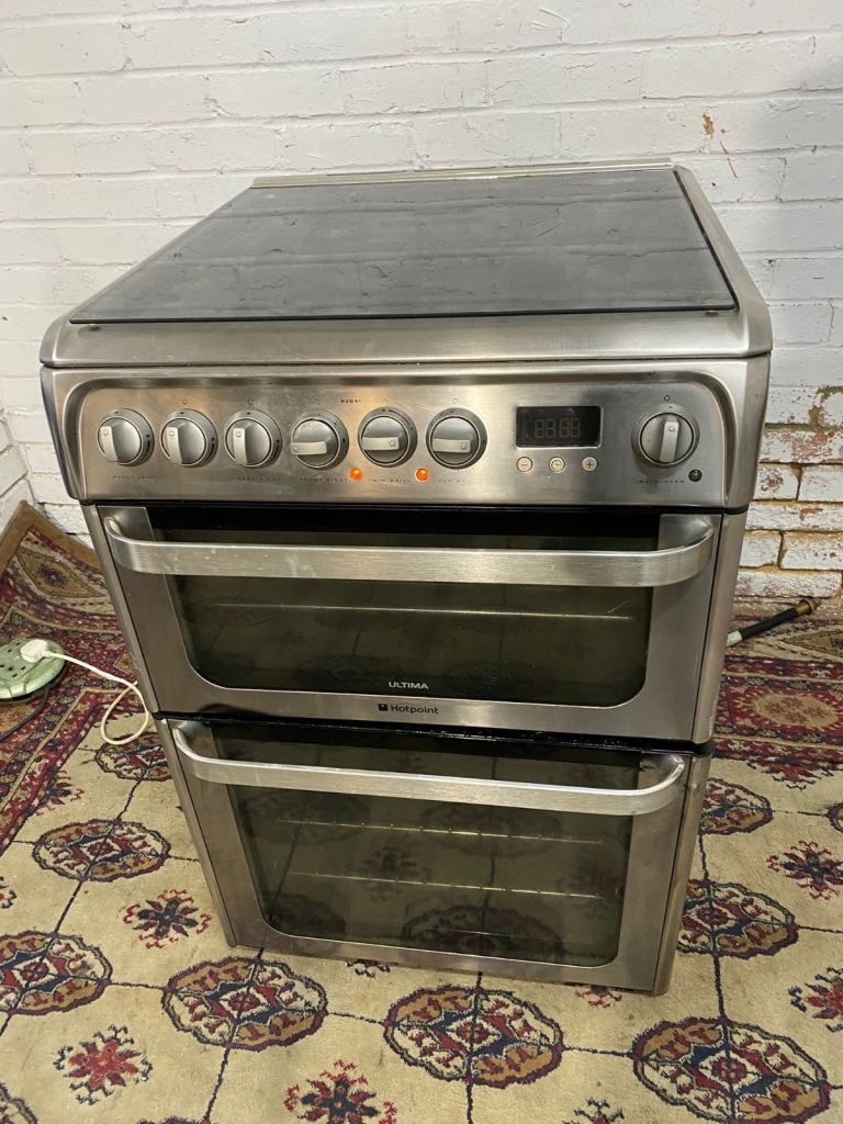 Hotpoint Freestanding Gas Cooker with Double Oven – Silver