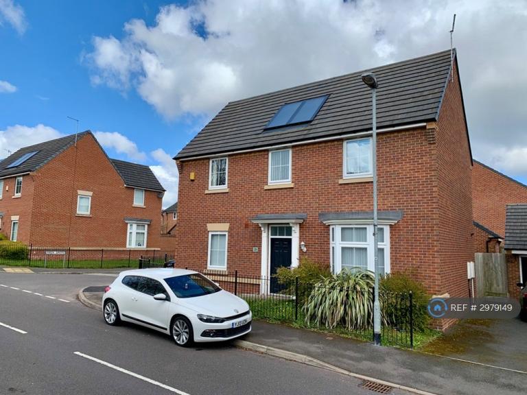 4 bedroom house in Sutton Avenue, Newcastle-Under-Lyme, ST5 (4 bed) (#2979149)