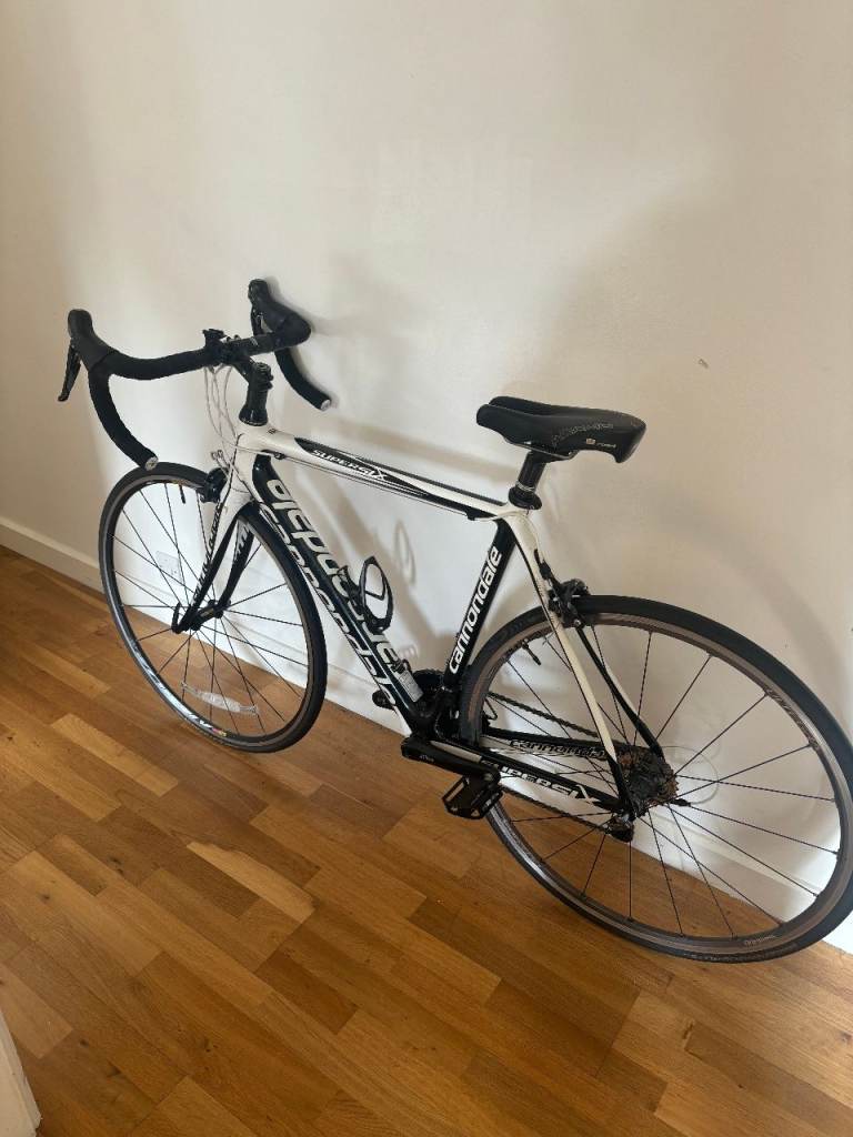 Cannondale SuperSix EVO Carbon Road Bike – Shimano 105 – Lightweight Race Bike – Size 54