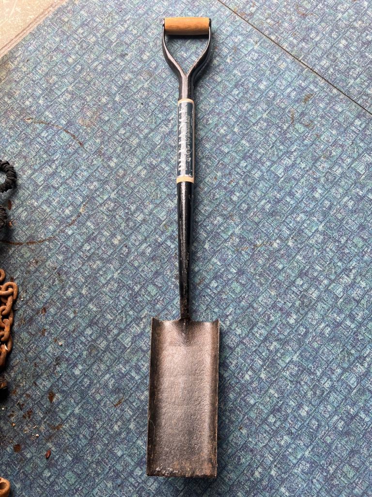 Trench shovel 