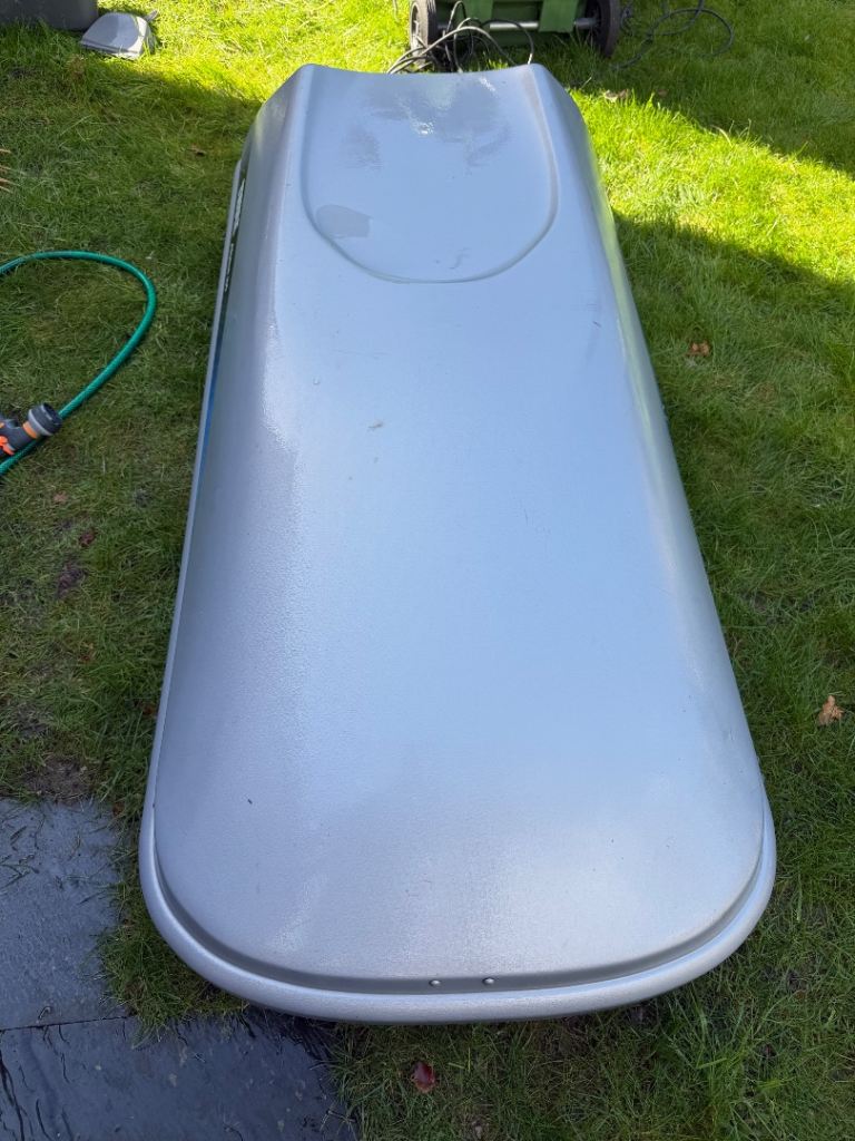 Thule Alpine 100 roof box