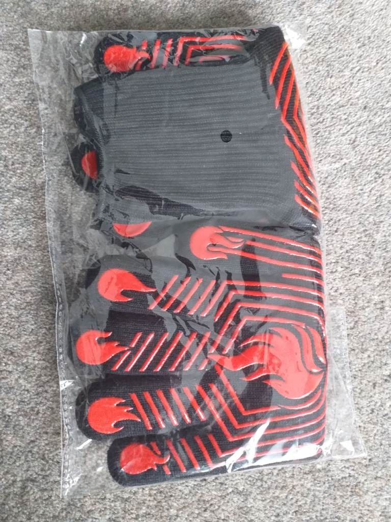 Mens barbecue gloves brand new