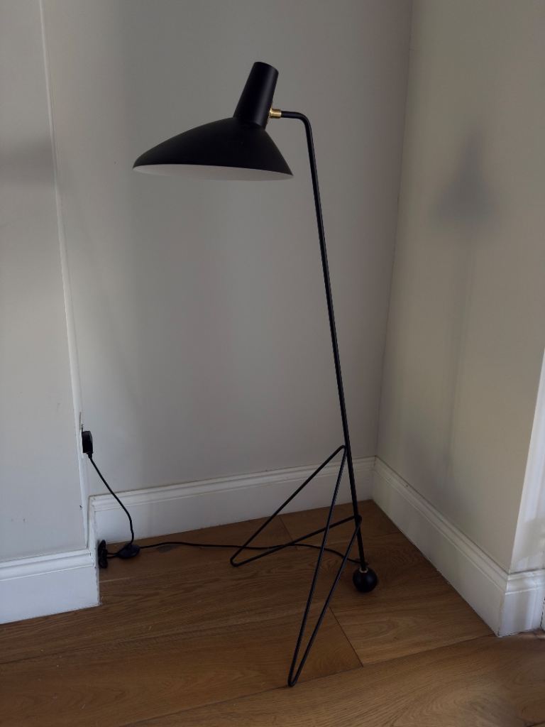&Tradition HM8 Tripod Floor Light Lamp - Black