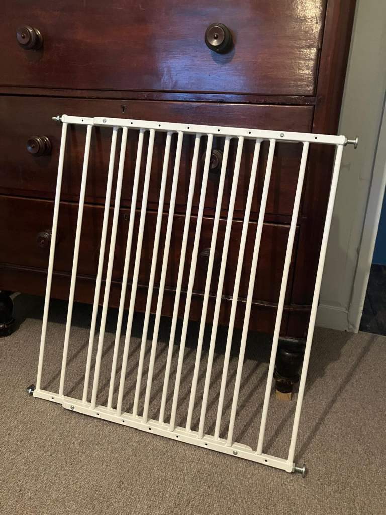 safety gate - white metal 