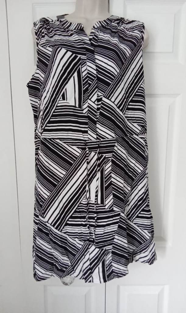 image for New Black&white dress size 14