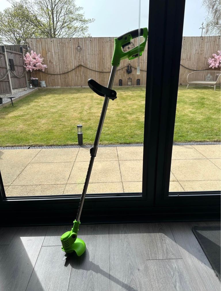 Cordless Metal Blade Lawn Strimmer