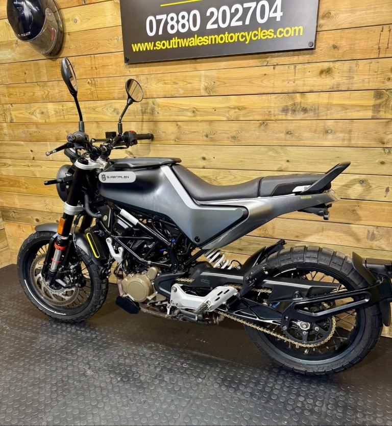 Husqvarna SVARTPILEN 125 / 2021 model / covered 11.3k miles 