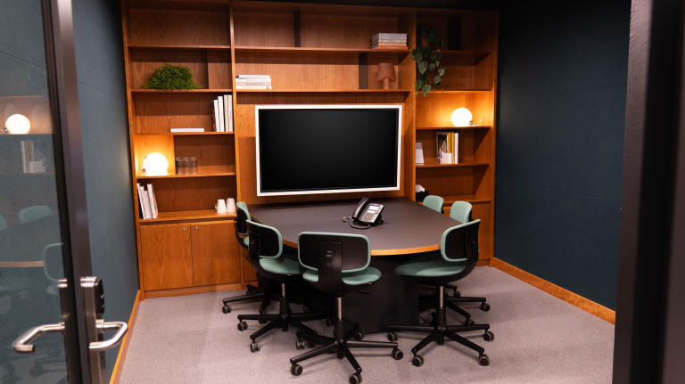 London - SW118BZ \ Serviced Office with 4 Desks
