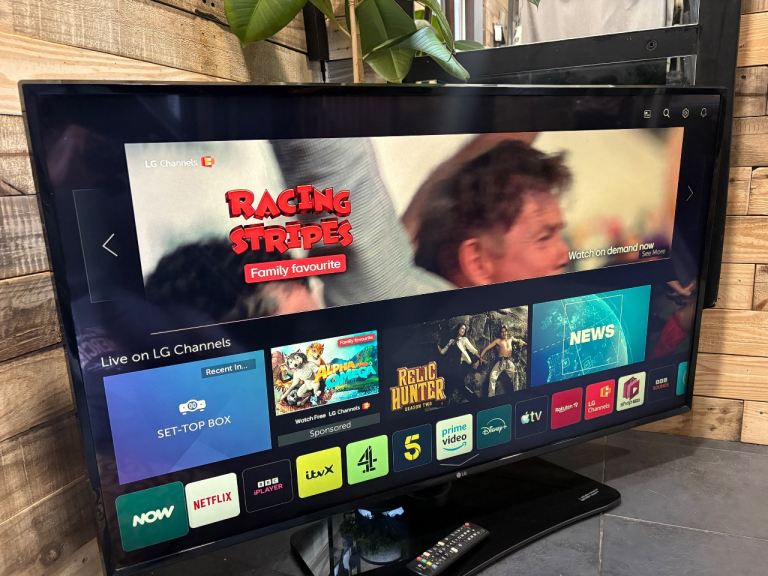 Lg 49” UHDR smart tv 