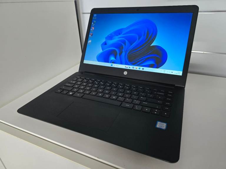 HP Pavilion 14-bp009 14inch laptop Intel i5, 8GB Ram, Win 11