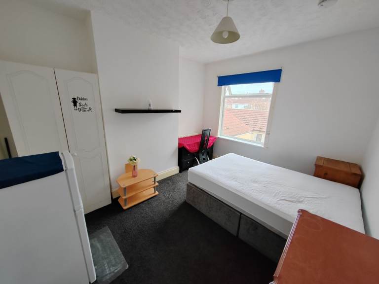 Avonmouth Rooms in Refurbished House