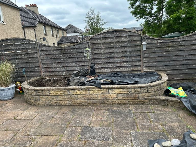 Dwarf raised garden flower bed wall 