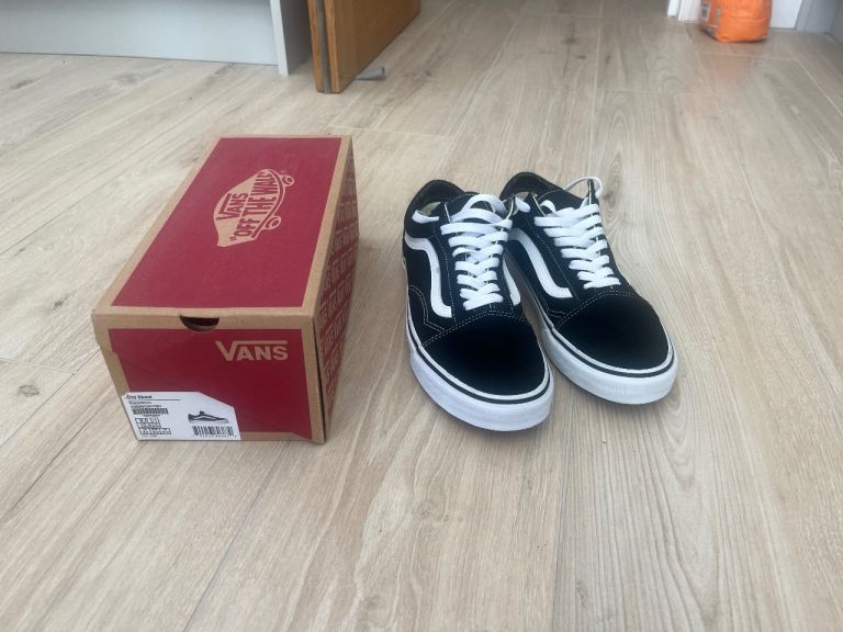 Vans Old Skool trainers size 8 brand new