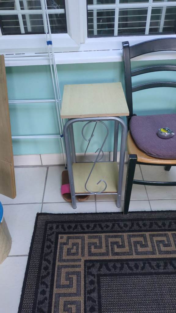 Small high table 