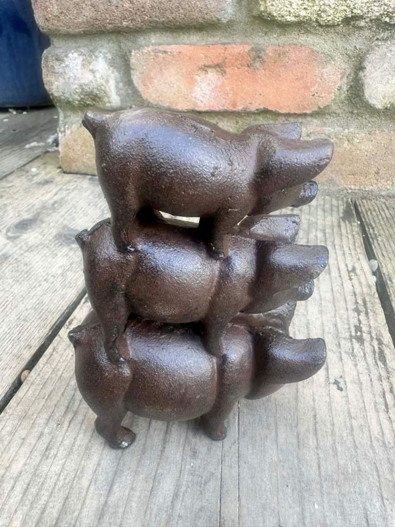 🐖🐷 Cast iron pile of pigs garden door stop £12 each