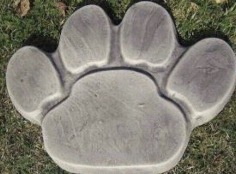 Paw print stepping stones
