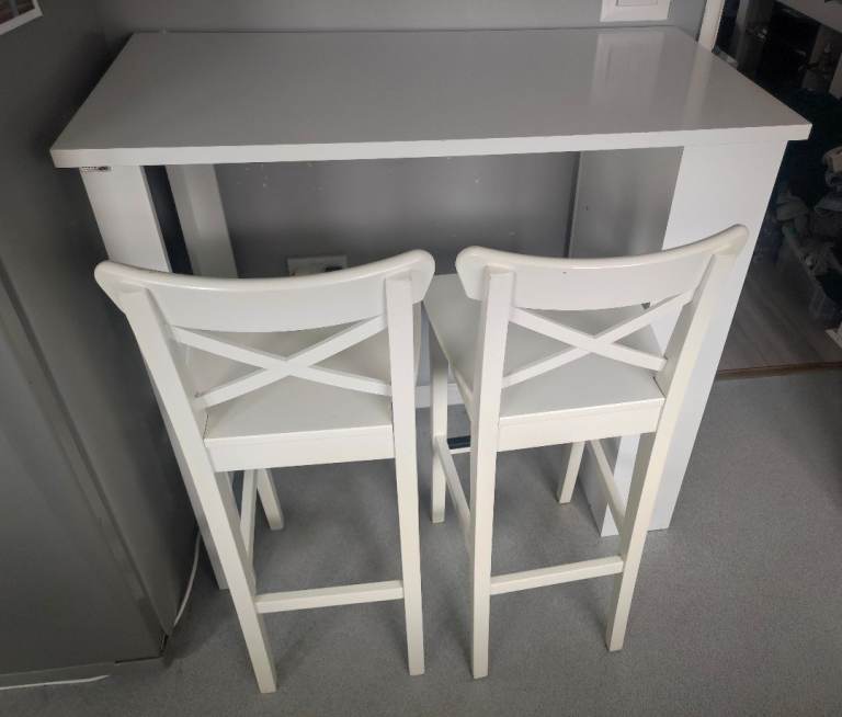 Kitchen desk with stools 