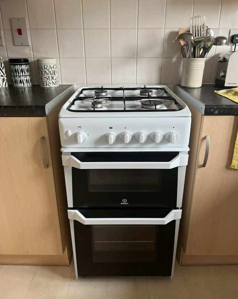 Indesit Freestanding Gas Cooker with Double Oven – White