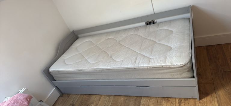 Grey Single Day Bed with Pull-Out Trundle – Good Condition