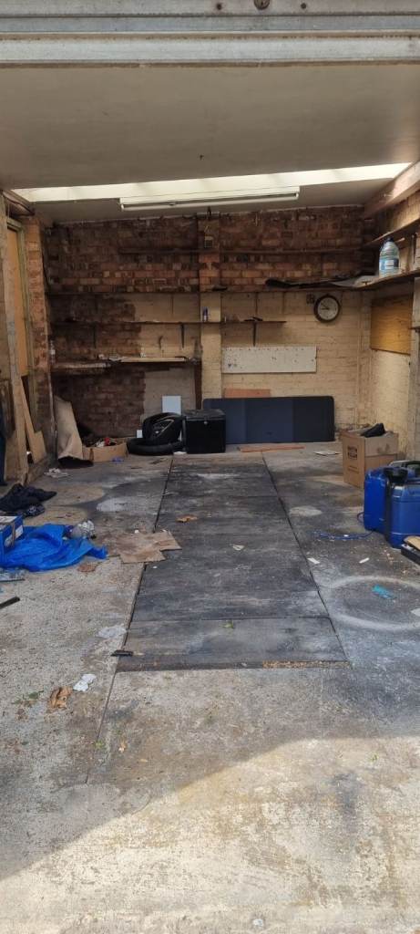 Nice garage to let in east ham 