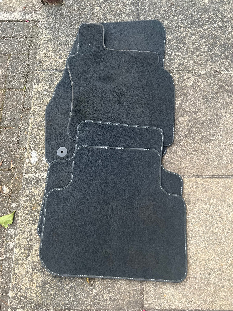 Audi q3 q2 original car mats black carpet cloth 