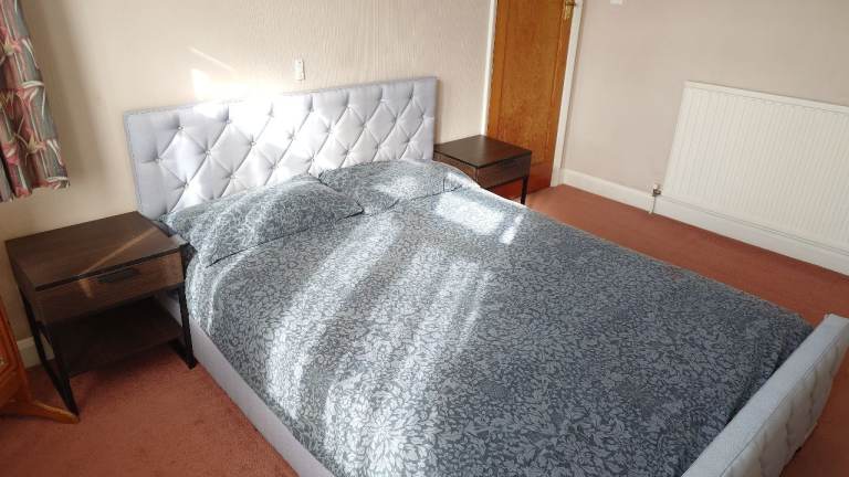 Double room in 3 bedroom house in Portslade