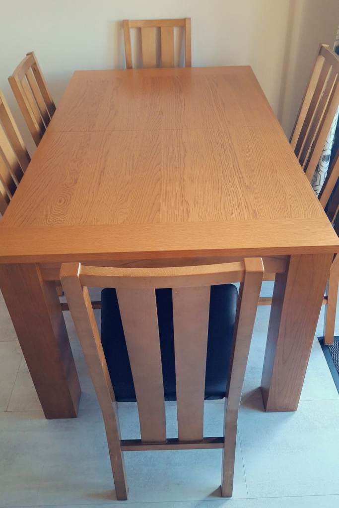 Extendable dinning table and 6 chairs at great bargain price