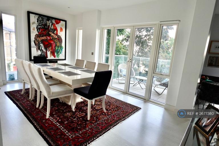 3 bedroom flat in Middleton Way, London, SE13 (3 bed) (#2677380)