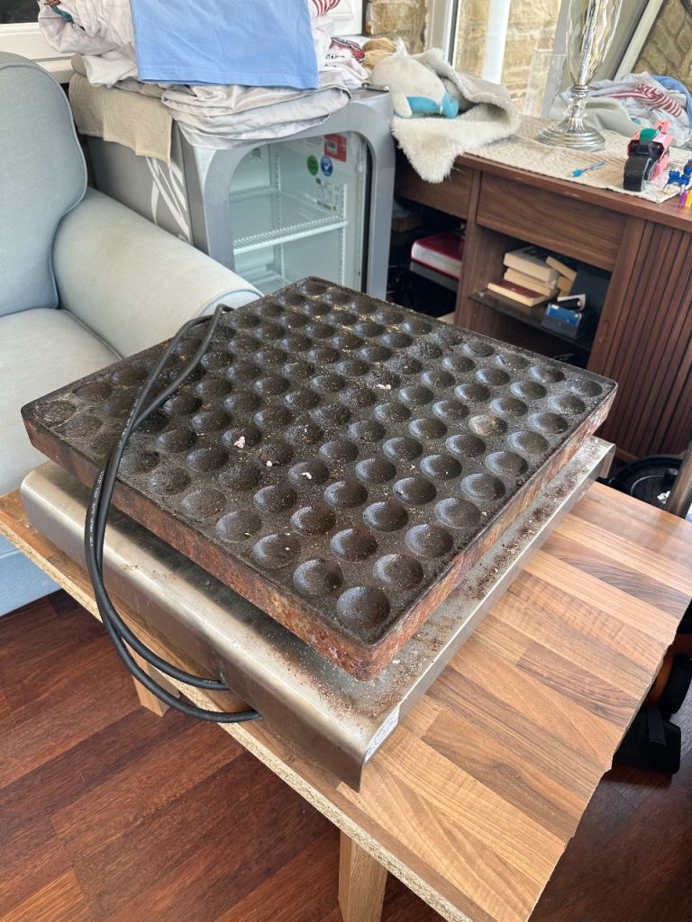 Neumarker Waffle Maker Commercial Waffle Iron – Fair Condition