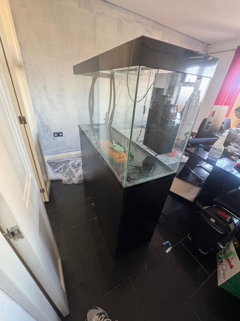 Fish tank 