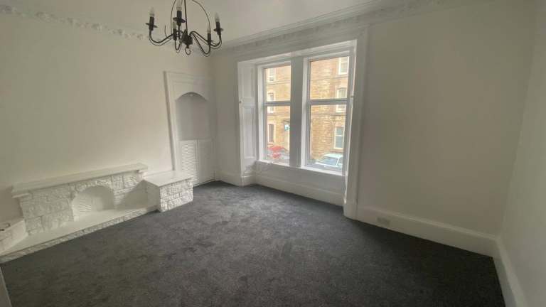 Two Bedroom First-Floor Flat – Baldovan Terrace, Stobswell, Dundee – £750pcm