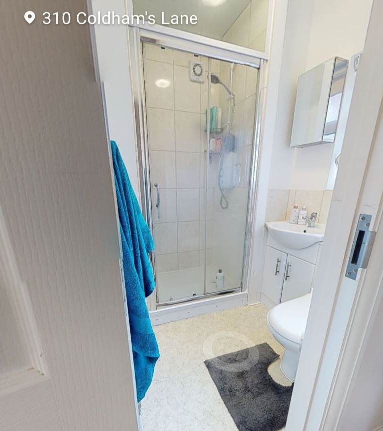 A beautiful house with beautiful people for students 