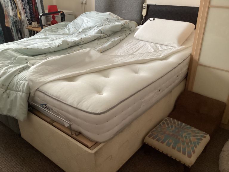 Single adjustable bed
