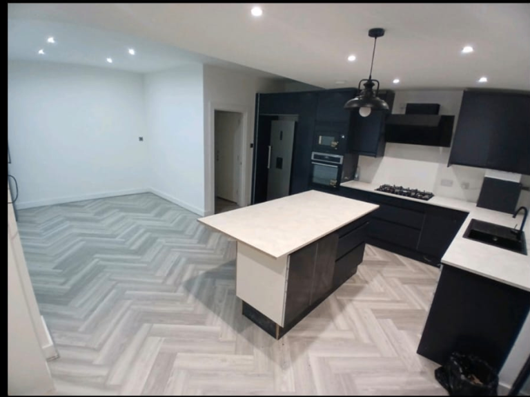 Spacious & Cosy single Room for Rent CR4 2LW