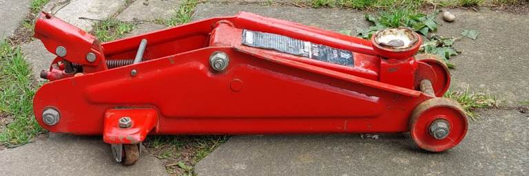 Viking low profile 2 tonne trolley jack.