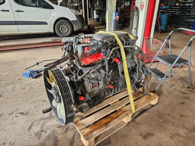  DAF engine/  LF 18 ton 6 cylinder 2018  /video of engine running available
