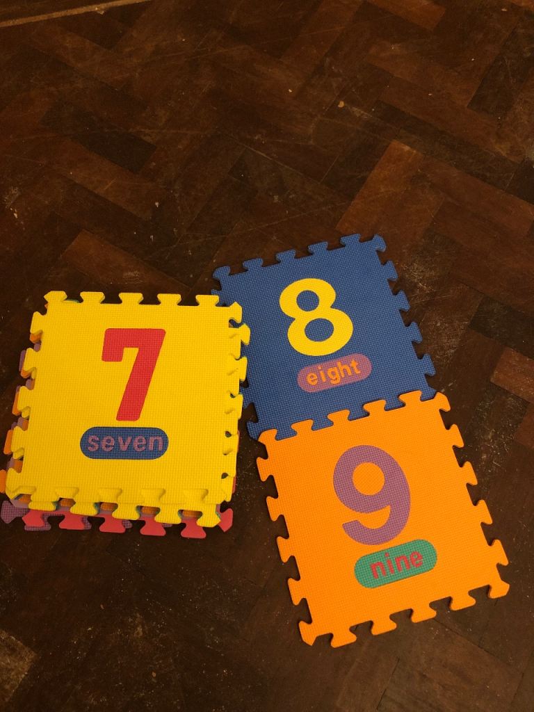 Foam play mat. 10 squares