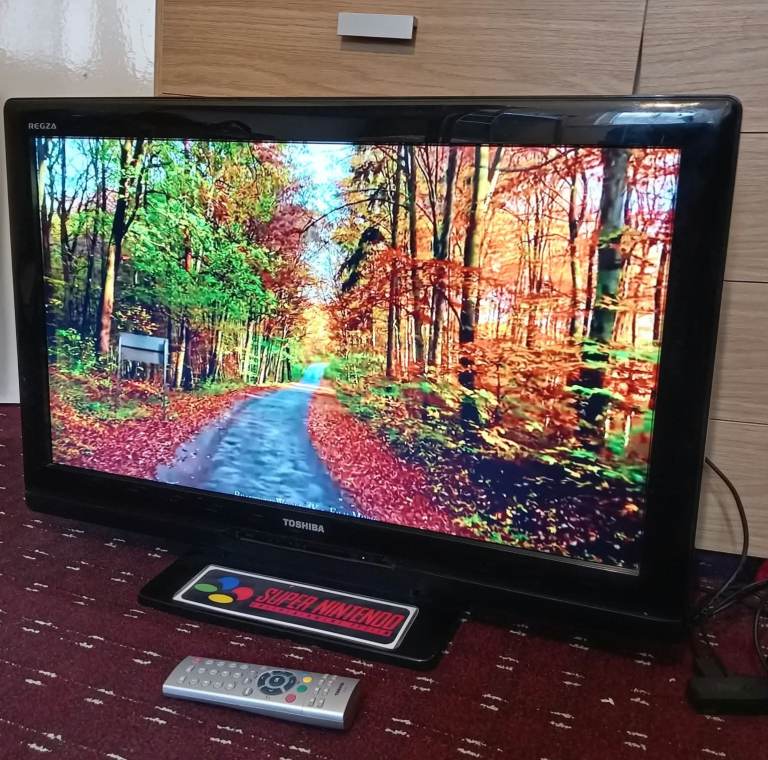 Toshiba 32 inch hd Freeview hdmi TV with remote 