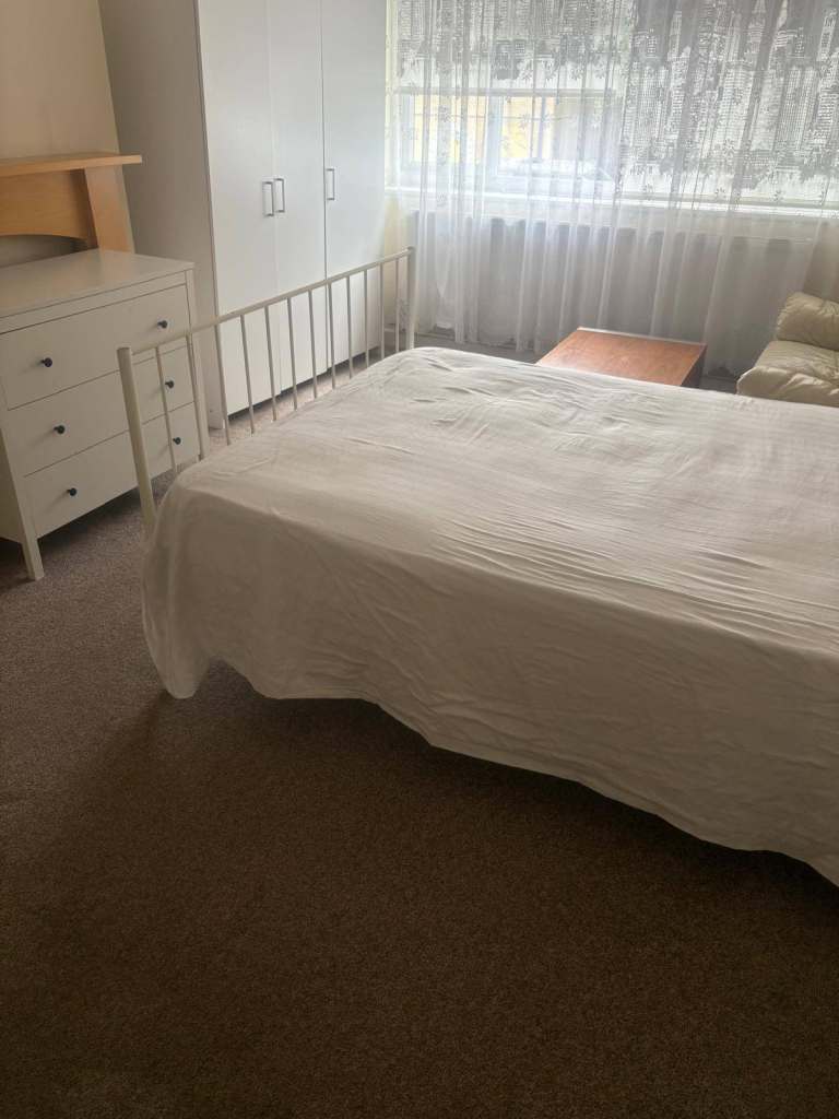Spacious & Cosy Double Room For Rent AT TW7 7LE