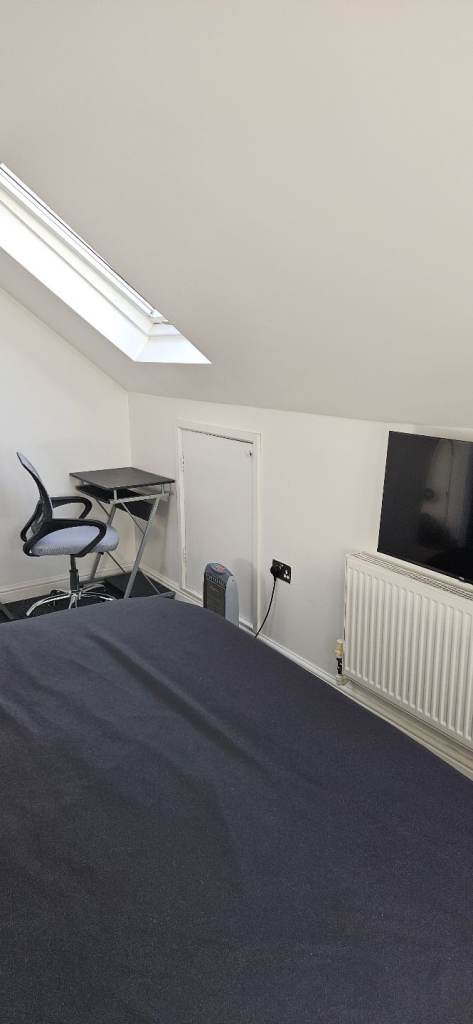 Large room in loft close to L&D hospital 