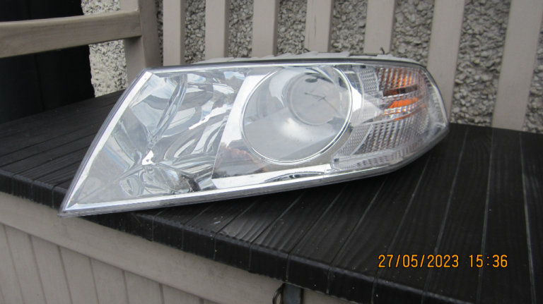 Passenger side headlight for mk 2 Skoda Octavia 