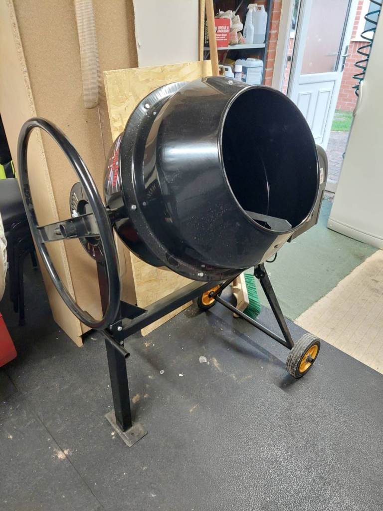 Cement mixer