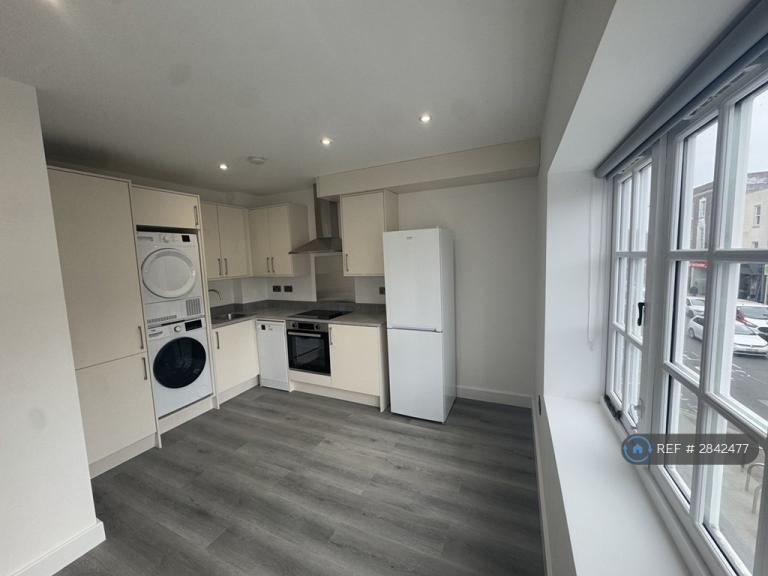 1 bedroom flat in High Street, Barnet, EN5 (1 bed) (#2842477)