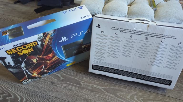 PlayStation 4 slimline 