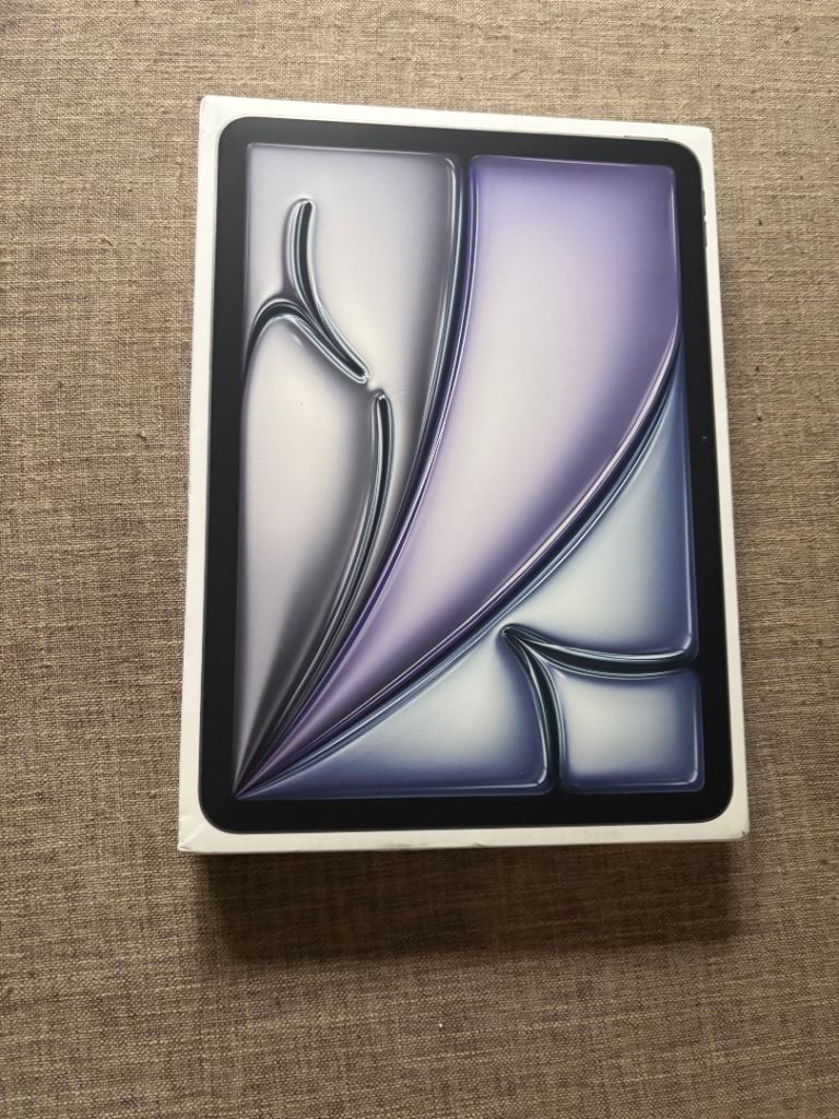 Brand New iPad Air M4 2026 11 inch, WiFi & cellular, mh784kn/a, space gray. 128gb, 