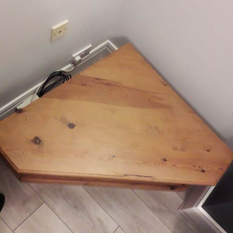 BEAUTIFUL, CORNER FITTING, SOLID PINE TELEVISION/VIDEO/DVD STAND FOR SALE . COULD DELIVER.