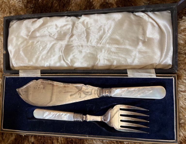 Beacon Plate Fish Servers Set - Mother of Pearl Handles