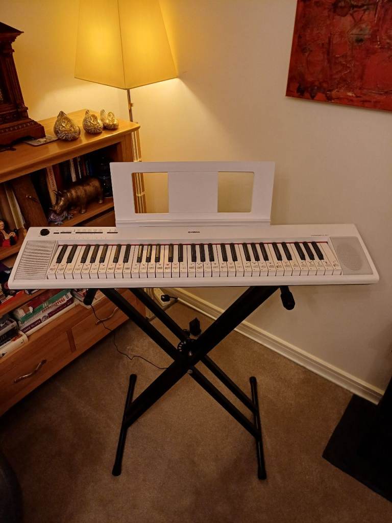 Yamaha Piaggero NP12 Electronic Keyboard - white